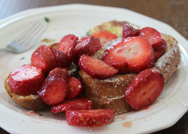 Brunch 3/16: Strawberry Mascarpone Stuffed French Toast – The Yooper Girl